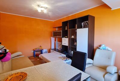 Vanzare apartament 2 camere, in Galati, Micro 21, la mansarda, sup.48mp, liber - 2