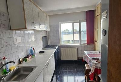 De vânzare apartament 3 camere, Prudu - Complex 2 - 10