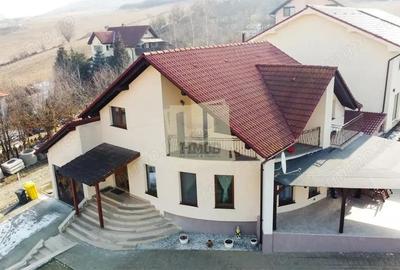 Casa moderna cu 4 camere terasa si garaj si 585 mp teren in Sura Mare - 2