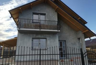 Casă cu 4 camere în Lunca Cetățuii