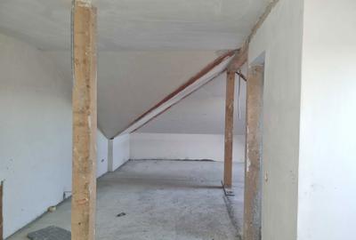 Casă cu 4 camere în Central - 1