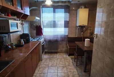 Apartament cu 3 camere semidecomandat, mobilat în Rahova - 3