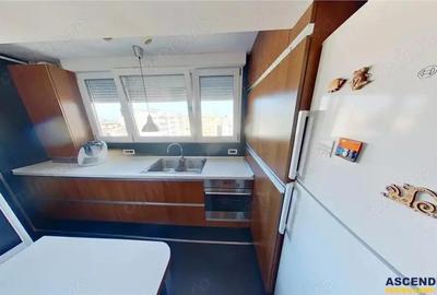 Apartament cu 2 camere,recompartimentat in 3 camere,54 mp,Grivitei.