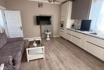 Apartament cu 4 camere decomandat în CET - 2