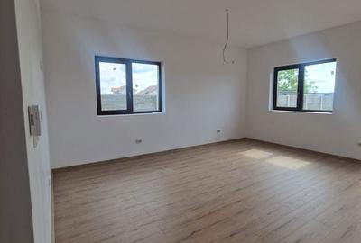 Casă cu 4 camere cu Teren 250 Mp în Moșnița Nouă - 2