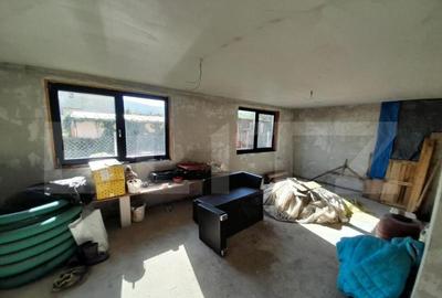 Casă cu 5 camere cu Teren 700 Mp în Viișoara - 2