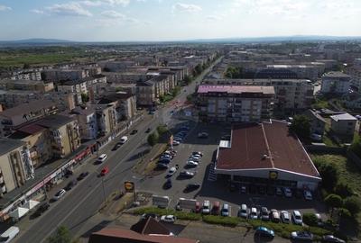 Spatiu Comercial de Vanzare 780 mp utili - Vitrina 63 m - Locatie buna - 11