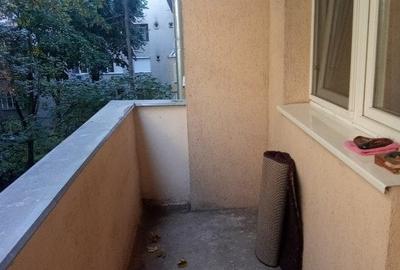Apartament 4 camere,Bloc reabilitat ,Decebal, Str. Splaiul Crisanei - 13