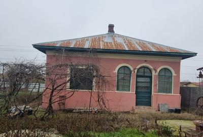 Casă cu 4 camere cu Teren 750 Mp în Central