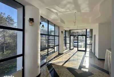 Spațiu comercial, de 1,080 mp, în Central - 20