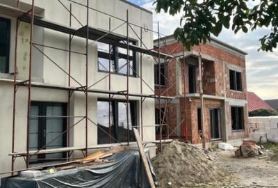 Casă cu 5 camere cu Teren 250 Mp în Central - 2