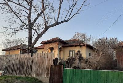 Casă cu 4 camere cu Teren 464 Mp în Zimnicea - 1