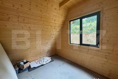 Casă cu 2 camere cu Teren 560 Mp în Hurez - 2