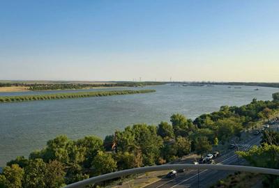 Apartament cu 3 camere decomandat în Faleză