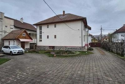 Casă individuală cu 6 camere cu Canalizare în Calea Dumbrăvii