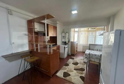 Apartament cu 2 camere decomandat în Micro 11
