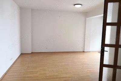 Spațiu comercial, de 70 mp, în Central - 6