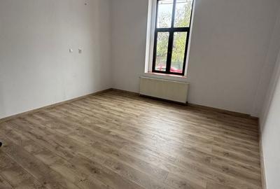 Casă cu 4 camere cu Teren 400 Mp în Central - 3