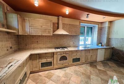 SUPER PROPIETATE, vila 709 mp construiti, teren 1213 mp, cu piscina si garaj, la - 10