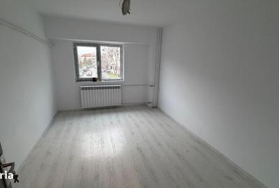 Apartament cu 2 camere decomandat în Trocadero