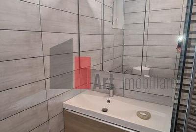 Apartament cu 3 camere semidecomandat în Parcul Carol