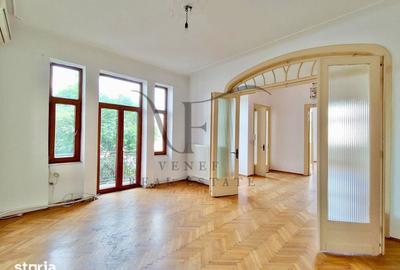 Apartament cu 3 camere semidecomandat în Centrul Civic