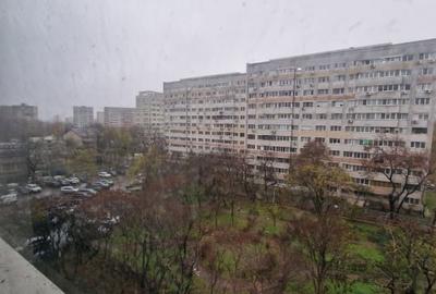 Piata Ramnicu Sarat - 3 camere decomandatE, 64 mp, balcon, etaj 5/10, metrou - 11