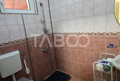 Casa individuala de vanzare 4 camere si curte 1310 mp Gusterita - 7