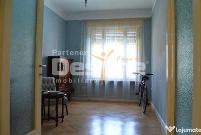 Apartament cu 4 camere decomandat în Central - 2