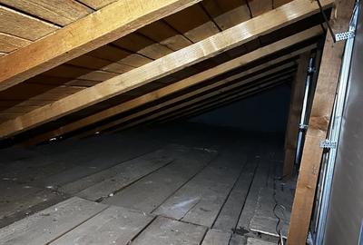 Casă cu 7 camere cu Teren 1000 Mp în Nord