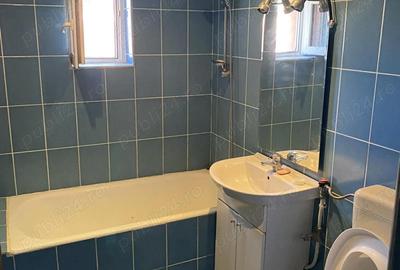 Apartament cu 3 camere decomandat în Micro 16