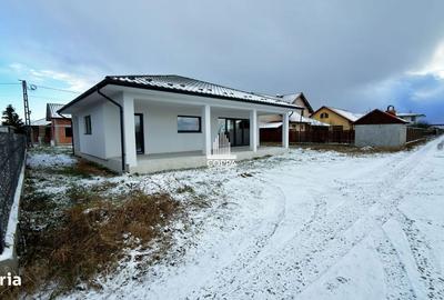 Casă cu 4 camere cu Teren 700 Mp în Ileanda - 12