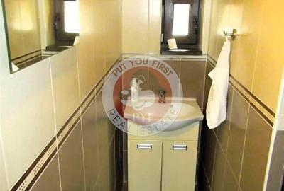 Casă cu 4 camere decomandat în Titan