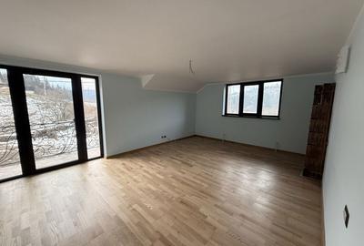 Casă cu 4 camere în Hangu - 3