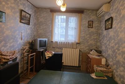 Titan, chiar la intrare in Parcul IOR, pe Lunca Bradului, la Scoala 195 - 4