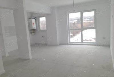 Apartament cu 3 camere semidecomandat în Galata