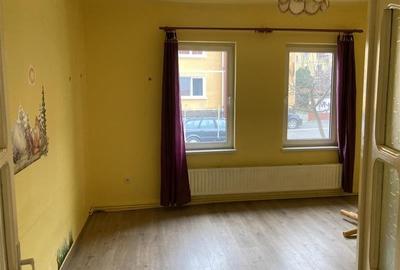 Casa 3 camere, recomandata:centru servicii/ cabinet/ birouri, Central, Sfantu Gh - 9