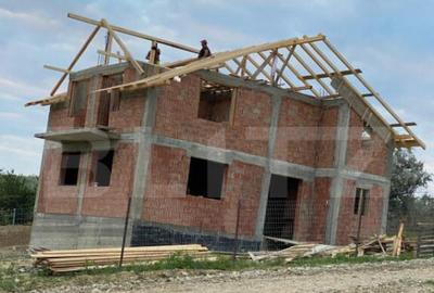 Casă cu 4 camere cu Teren 500 Mp în Central - 1