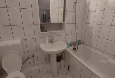 Apartament cu 2 camere decomandat în Titan
