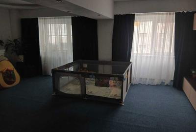 Apartament cu 4 camere decomandat în Central