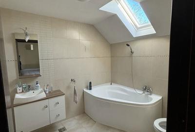 Casă cu 4 camere în Central - 2