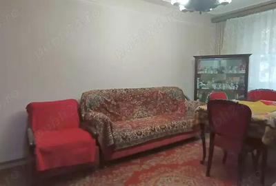 Vanzare apartament 4 camere - Teiul Doamnei - Stradal - vedere spate - 3