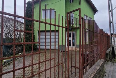 Casă cu 7 camere cu Teren 255 Mp în Central