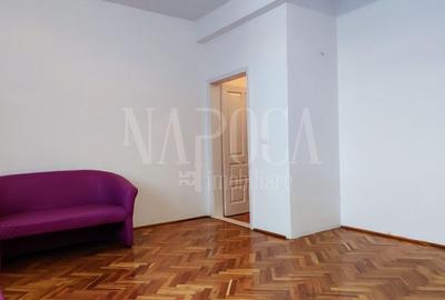 Casă individuală cu 8 camere cu Canalizare în Central - 3