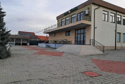 Spațiu comercial, de 1,600 mp, în Central - 4