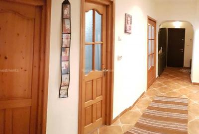 Apartament trei camere, decomandat, etaj 1, mobilat, ultracentral - 1