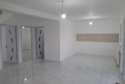 Casă cu Teren 2000 Mp în Central - 2