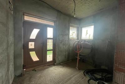 Casă cu 6 camere cu Teren 428 Mp în Coșteiu - 3