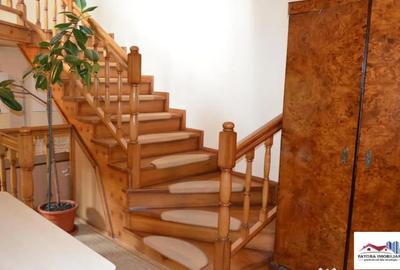 Casă cu 8 camere cu Teren 252 Mp în Central - 9