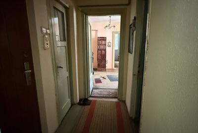 Apartament cu 3 camere semidecomandat în Central - 1